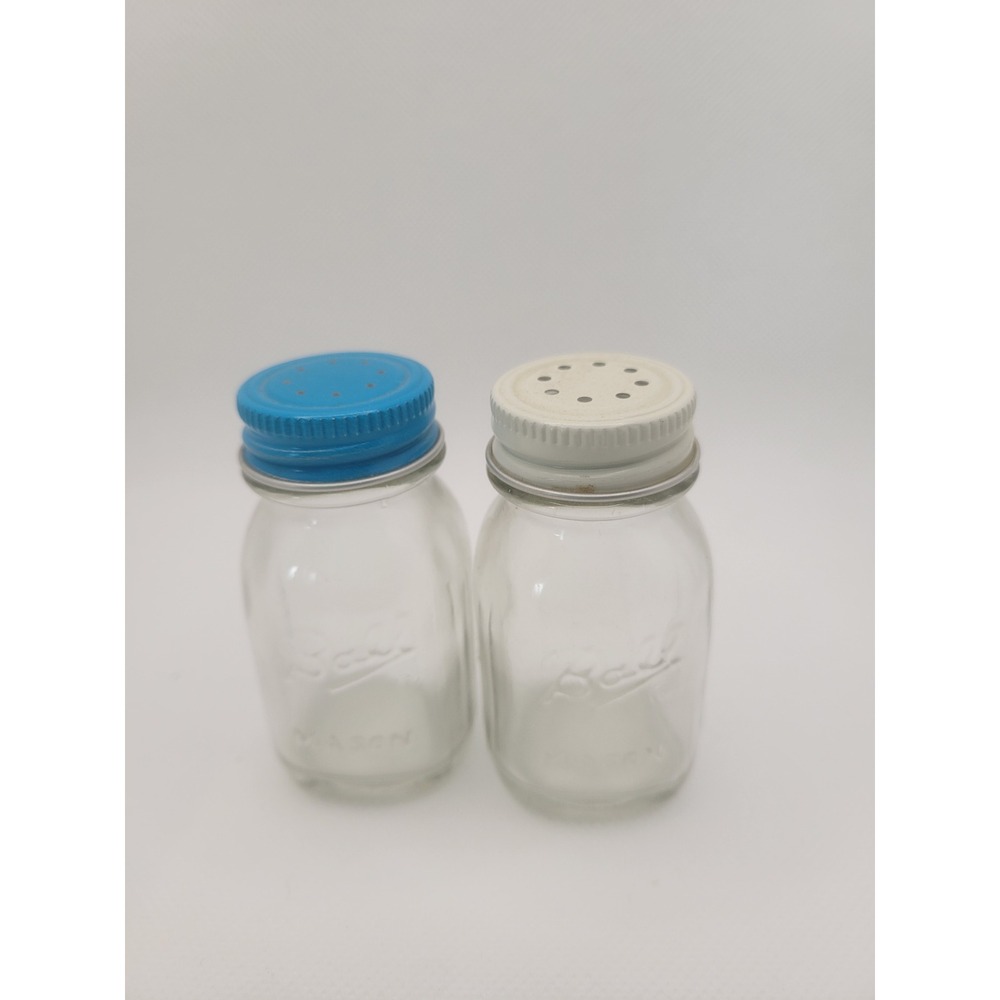 Vintage Ball Mason Jar Salt and Pepper‎ Shakers Clear Glass Blue White Lids Set